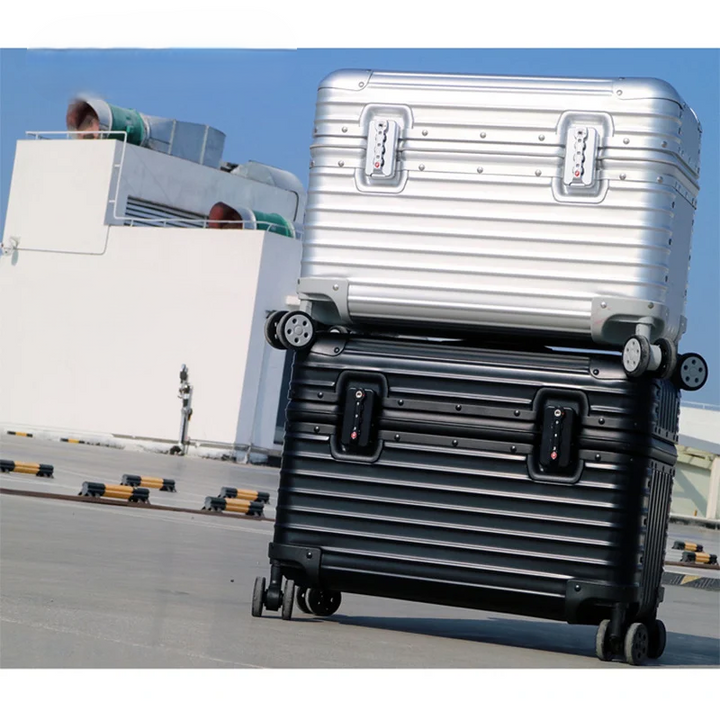 Luxe aluminium-magnesium reiskoffer 'Monaco' met hardschalen, perfect voor zakenreis of vakantie.