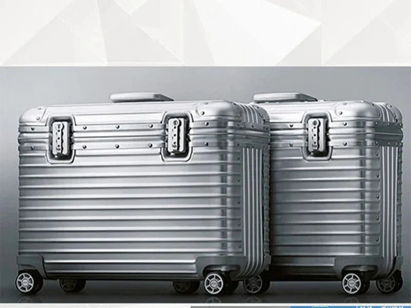 Compacte aluminium handbagage koffer 'Monaco' voor luxe zakenreizen of korte vakanties.
