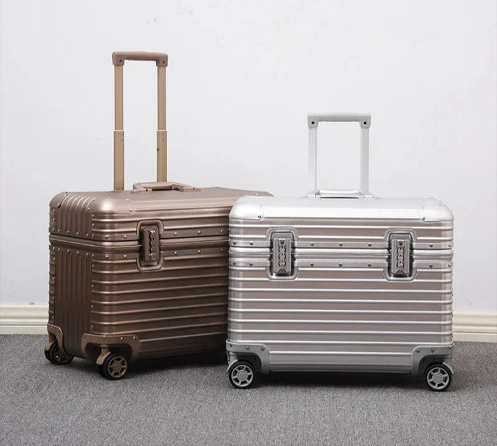 Luxe unisex reiskoffer van aluminium, model 'Monaco', een perfecte hardcase voor veeleisende reizigers.