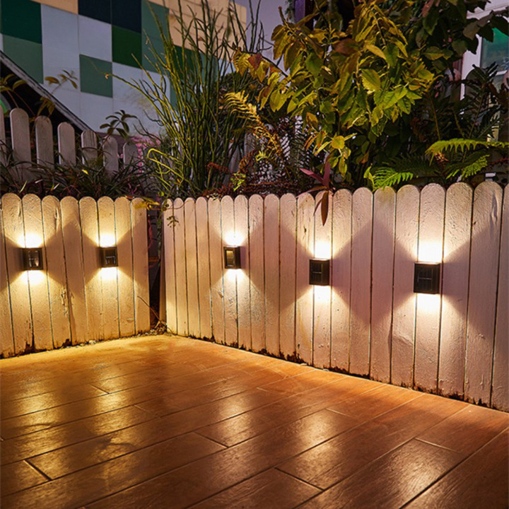 Luxe draadloze Solar LED wandlamp voor sfeervolle tuinverlichting; energiezuinig, waterdicht en makkelijk te installeren.