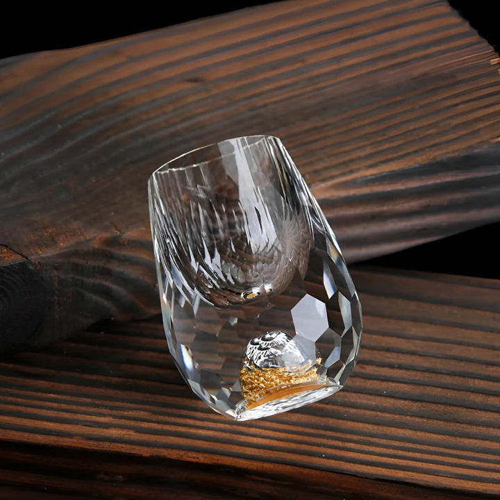 Exclusieve set van 2 whiskyglazen met de hand ingelegde goudvlokken. Een schitterend handgemaakt drinkglas cadeau.