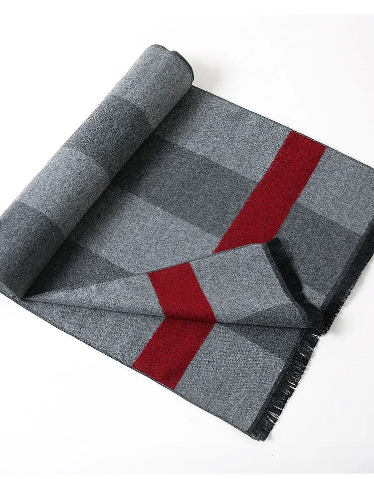 Comfortabele kasjmier herensjaal met ruitdessin, perfecte toevoeging aan wintermode.