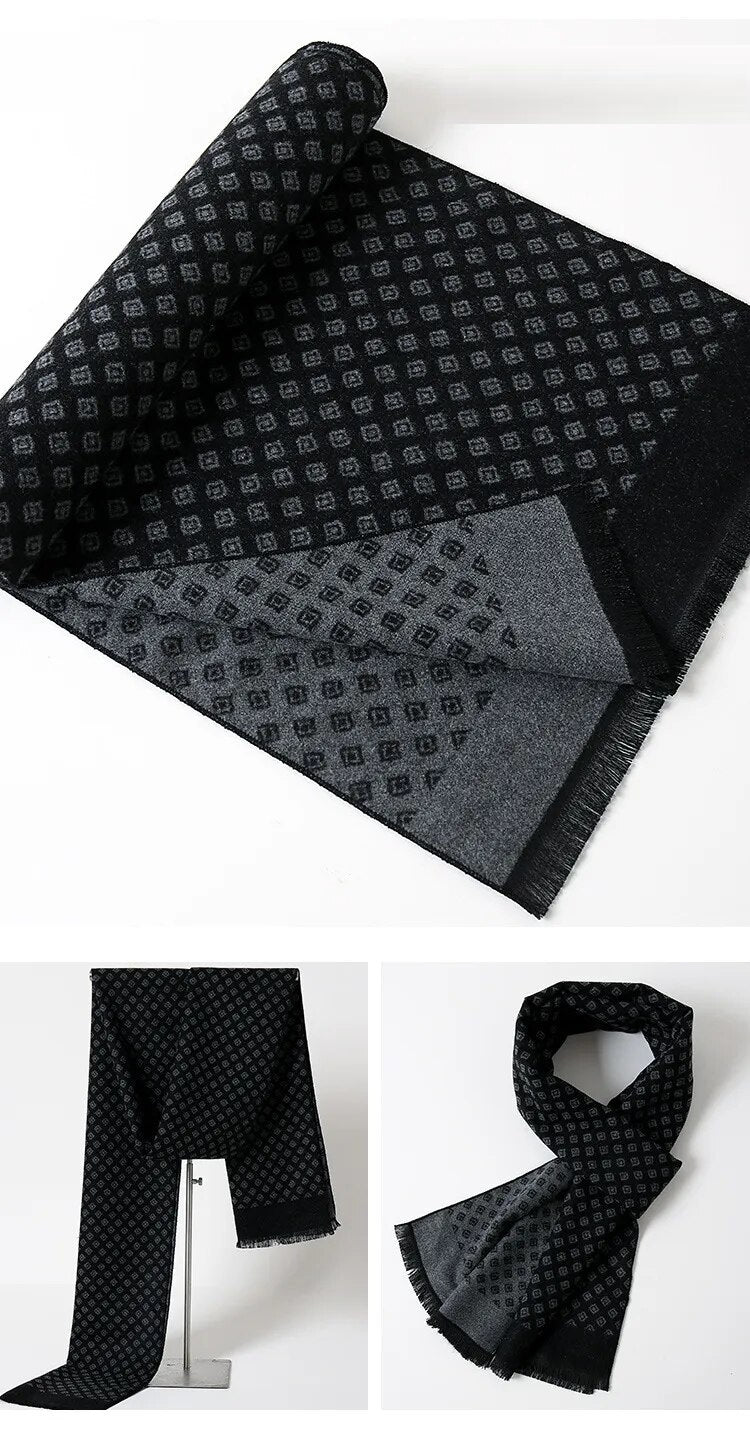 Warme kasjmier sjaal met ruitpatroon, een essentieel heren winteraccessoire.