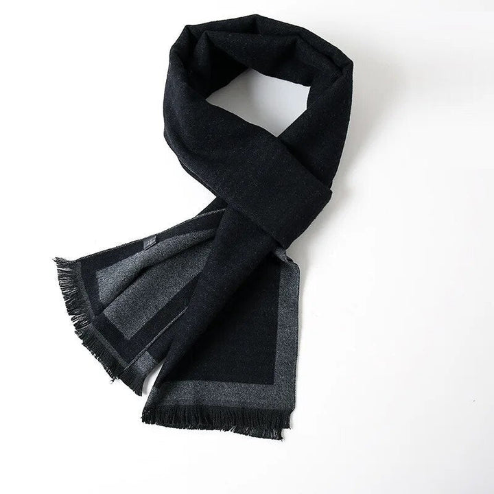 Kwalitatieve kasjmier herensjaal met ruitpatroon, luxe en warm accessoire voor mannen.