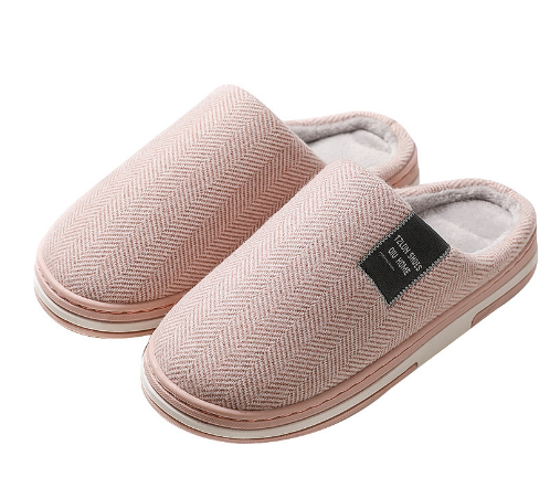 Zachte stof en stevige antislipzool van deze luxe herenpantoffels. Warme binnenschoenen voor comfort.