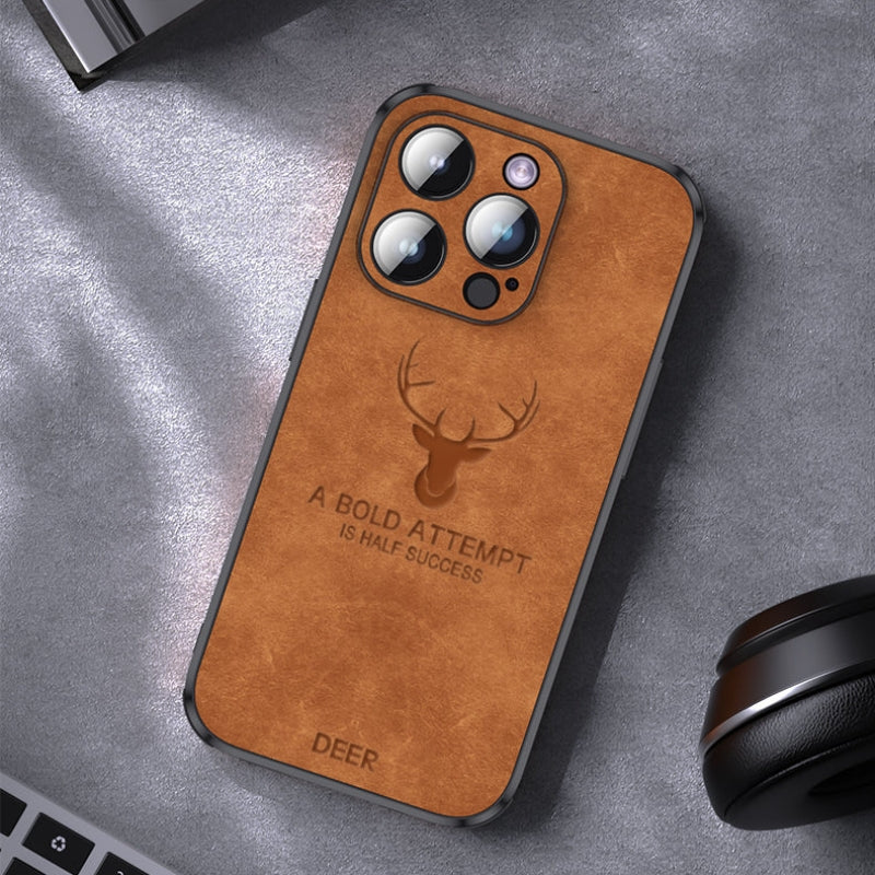 Hertenleren iPhone hoes, Veltro luxe editie, beschermt telefoon en cameralens effectief.
