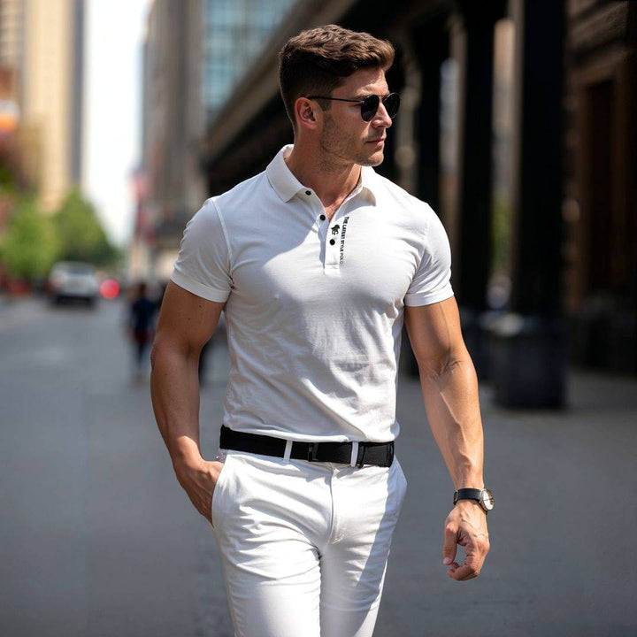 Verfijnde Hoymans poloshirt detail: luxe kraag en knoopsluiting. Ideaal voor herenmode en elke gelegenheid.