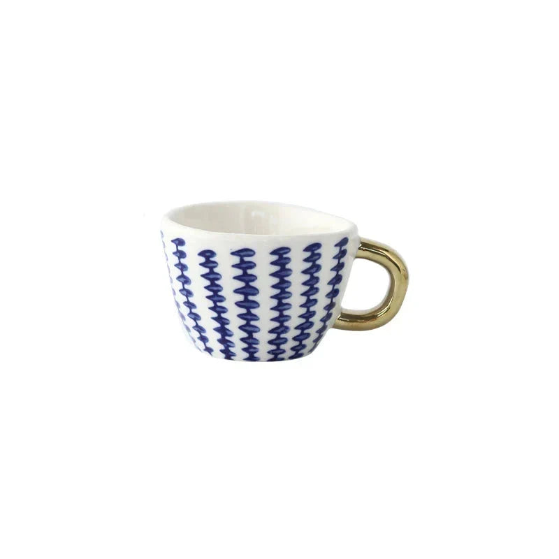 Luxe keramische espressokop op schotel, voegt elegantie toe aan uw koffie of thee moment.