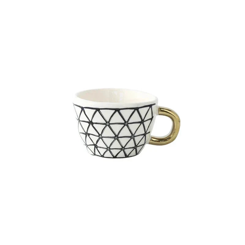 Klassiek design keramische espressokop, perfect voor een dagelijkse dosis luxe koffie.