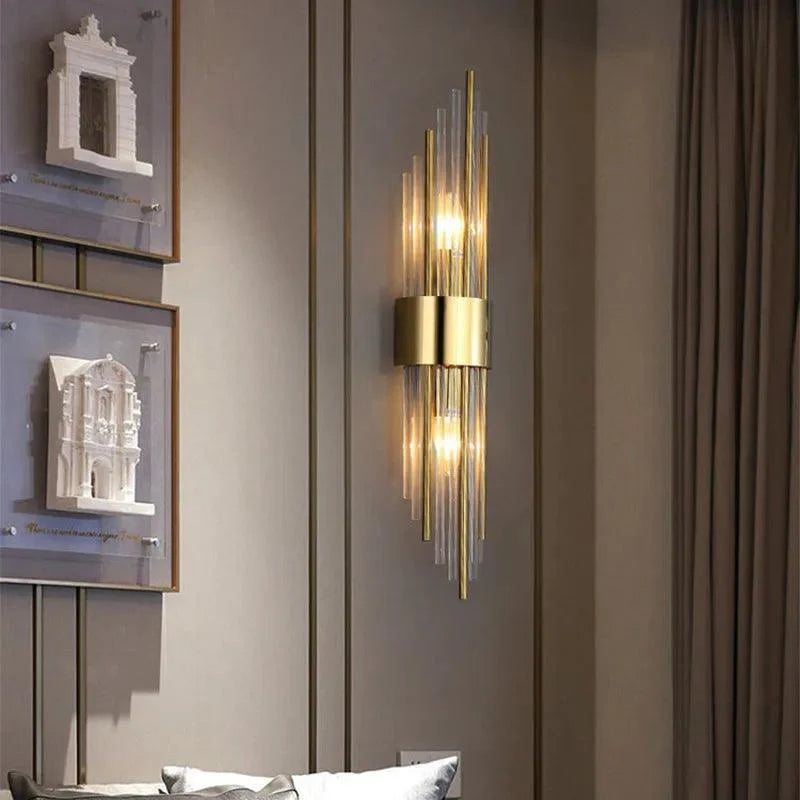 Glanzende kristallen LED wandlamp Luméra, voegt luxe en energiezuinige sfeerverlichting toe aan elke kamer.