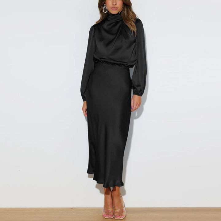 Mooie satijnen feestjurk Evelina voor dames. Deze elegante lange galajurk is comfortabele avondkleding voor speciale feesten.
