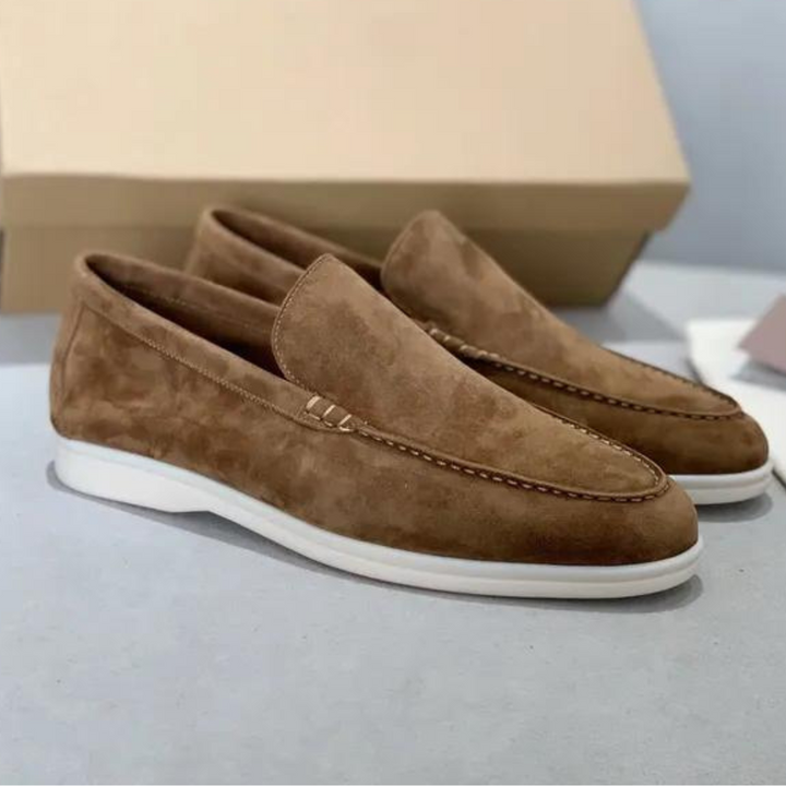 Bruine suède heren loafers Arthur. Elegante schoenen voor een casual of formele zomerlook.