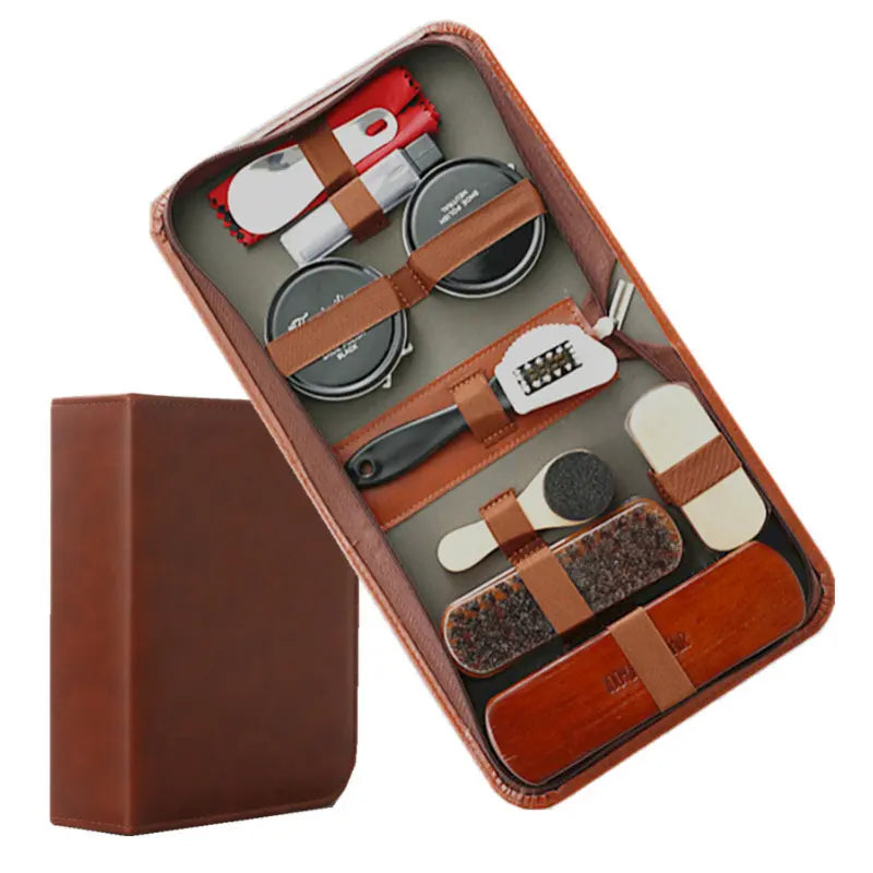 Detailfoto van LuxeShine schoenverzorgingsset met borstels, poetsdoeken, schoenlepel voor optimale glans.