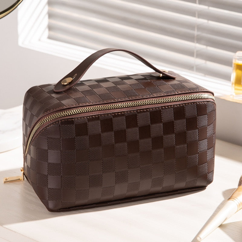 Luxe geruite make-up tas van PU-leer in meerdere kleuren, ideaal voor stijlvol reizen en organisatie.