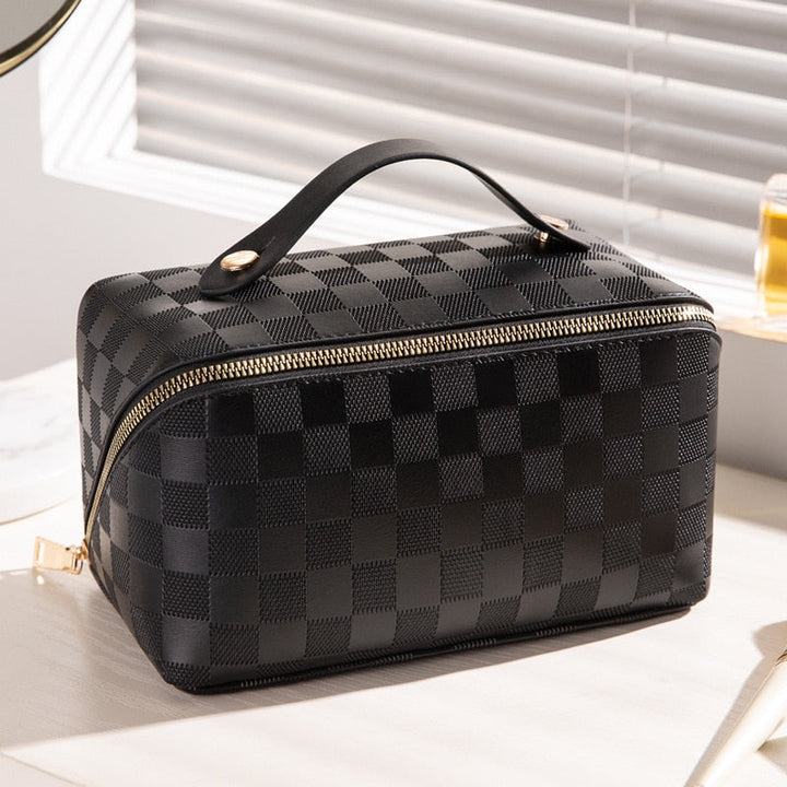 Luxe geruite make-up tas van PU-leer in meerdere kleuren, ideaal voor stijlvol reizen en organisatie.