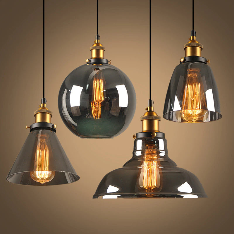 Luxueuze hanglamp met cilindervormig kristalglas, verstelbaar, voor een elegante sfeer in de woon- of eetkamer.