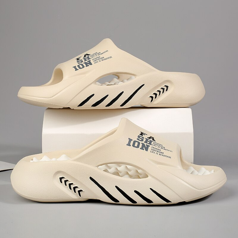 Luxe heren badslippers met een zacht voetbed en antislipzool in elegant ontwerp voor veilige grip op natte vloeren
