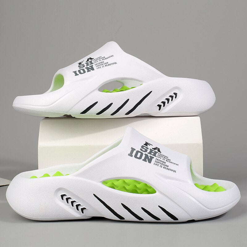 Luxe heren badslippers met een zacht voetbed en antislipzool in elegant ontwerp voor veilige grip op natte vloeren