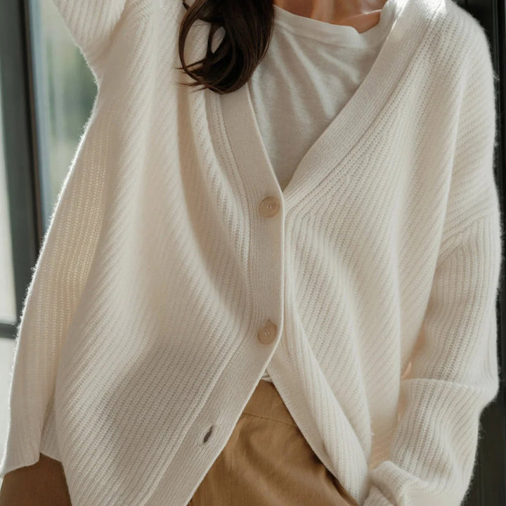 Luxe zwarte kasjmier cardigan in oversized stijl, ideaal voor damesmode. Elegante en comfortabele pasvorm.