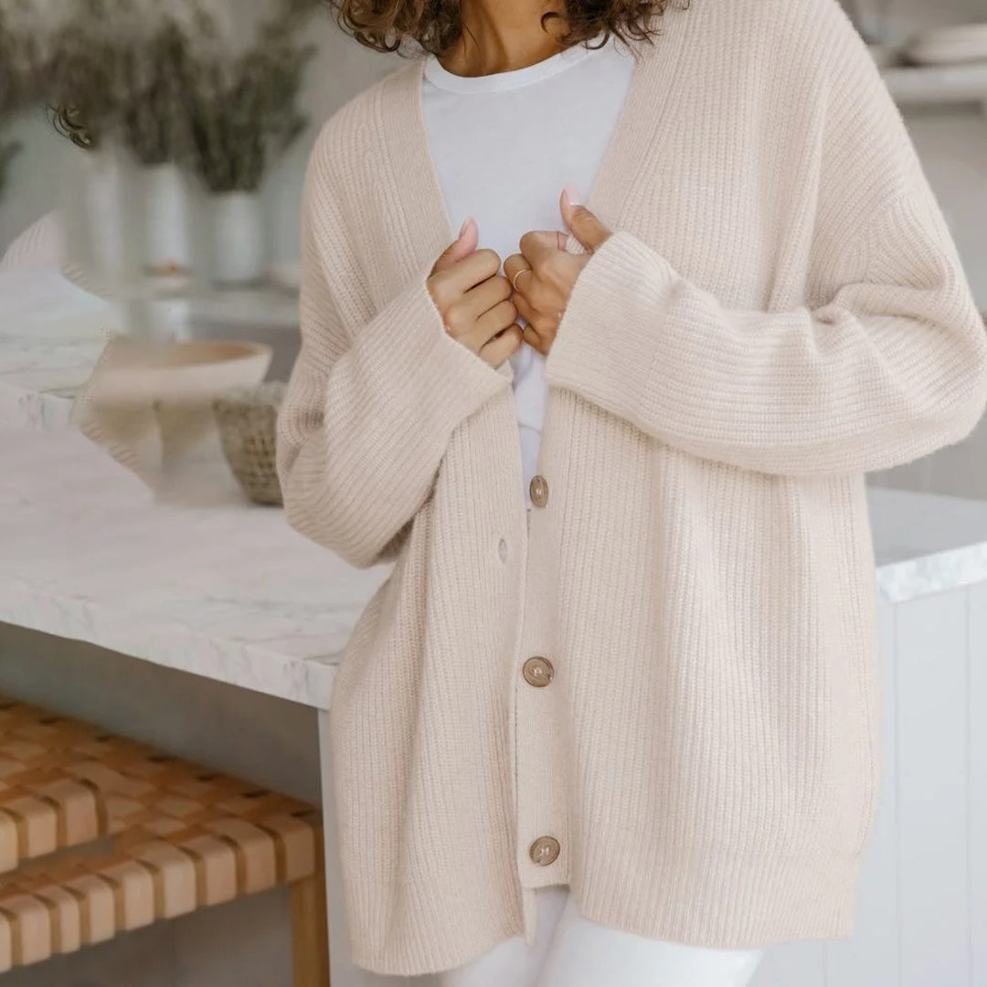 Luxe zwarte kasjmier cardigan in oversized stijl, ideaal voor damesmode. Elegante en comfortabele pasvorm.