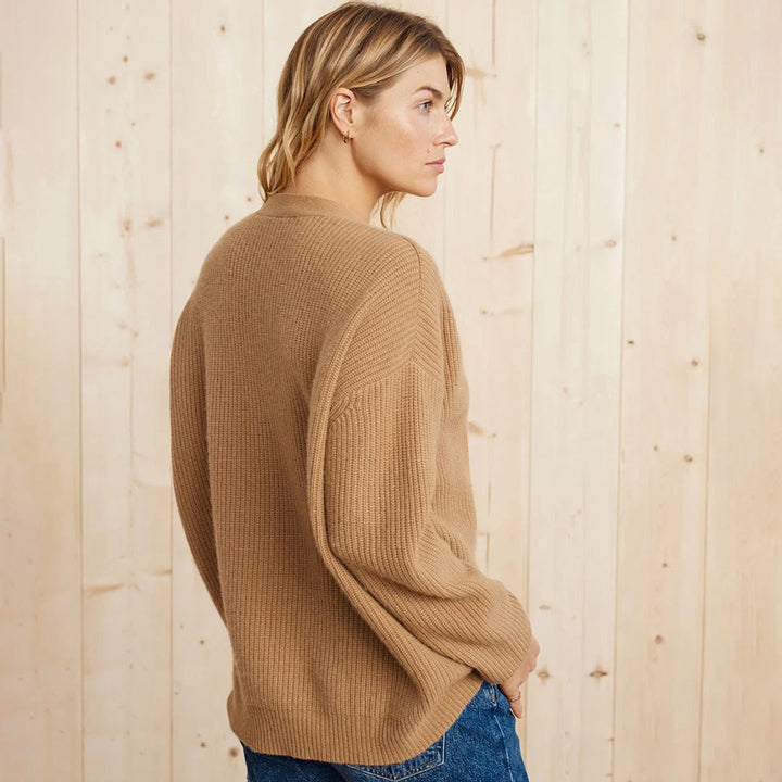 Luxe zwarte kasjmier cardigan in oversized stijl, ideaal voor damesmode. Elegante en comfortabele pasvorm.