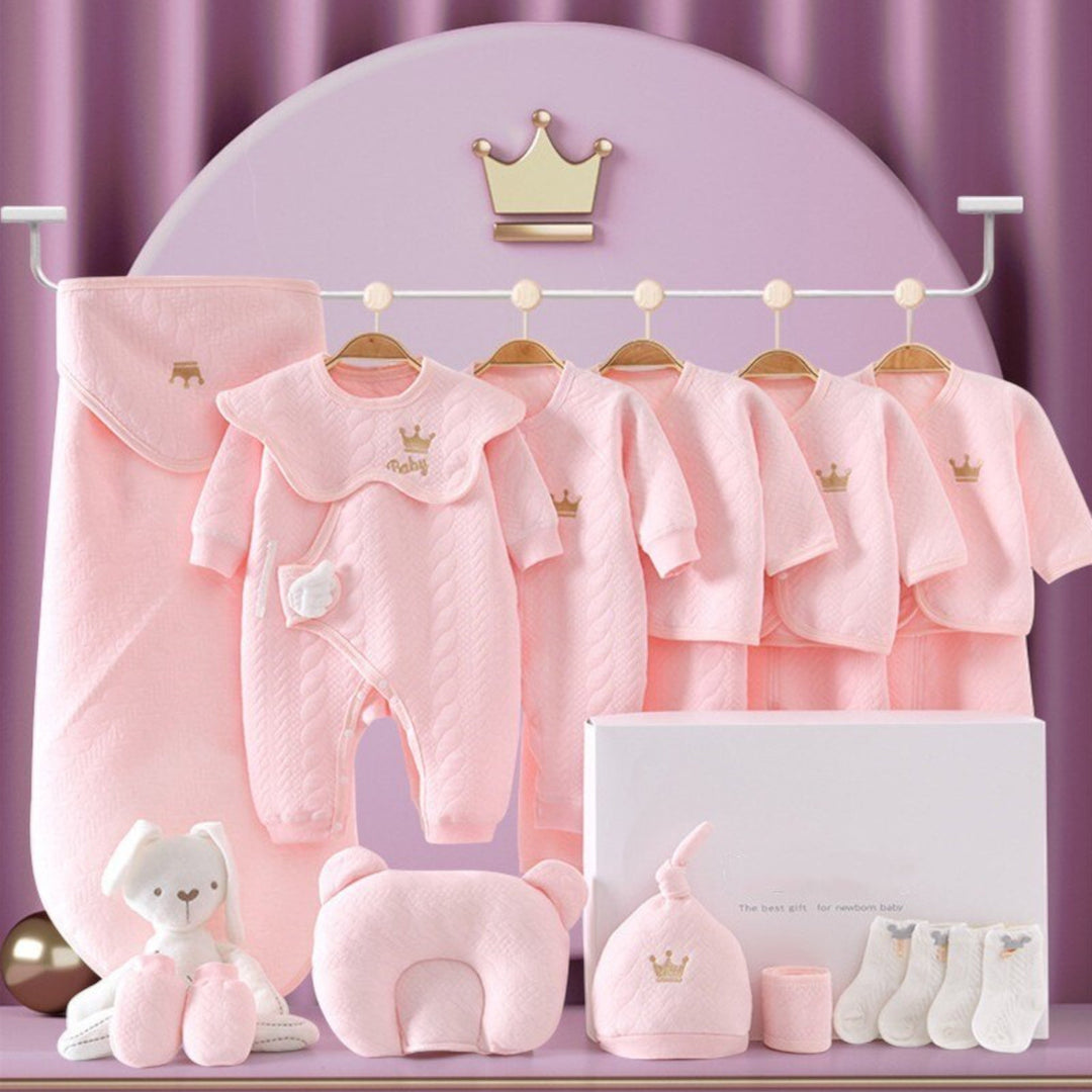Luxe geschenkset voor pasgeborenen met zachte rompertjes, knusse dekens en schattige accessoires in pastelkleuren.