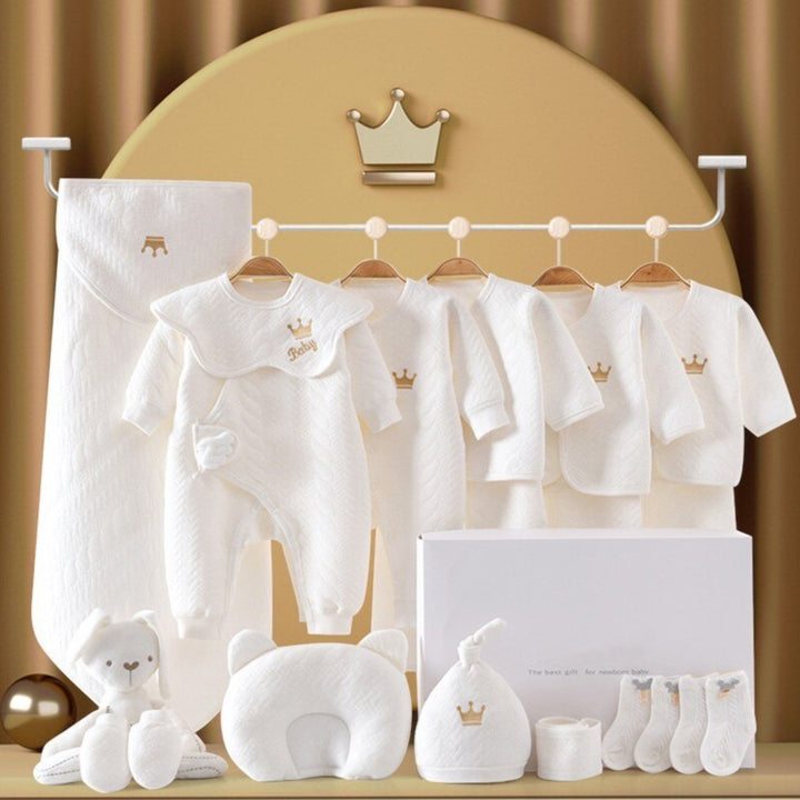 Luxe geschenkset voor pasgeborenen met zachte rompertjes, knusse dekens en schattige accessoires in pastelkleuren.