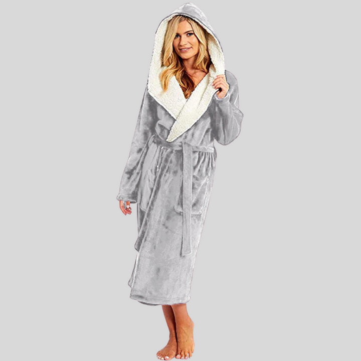 Luxe dames badjas, gemaakt van zacht flanel-polyester, in blush roze, met capuchon en ceintuur, ideaal voor comfort en elegantie.