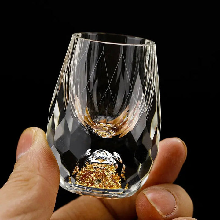 Luxe kristallen whiskeyglas, elegant design voor een rijke drankervaring.