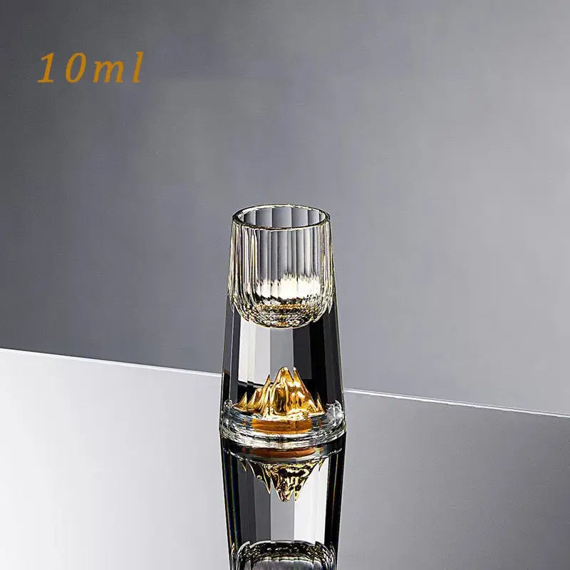 Luxe kristallen whiskeyglas, elegant design voor een rijke drankervaring.