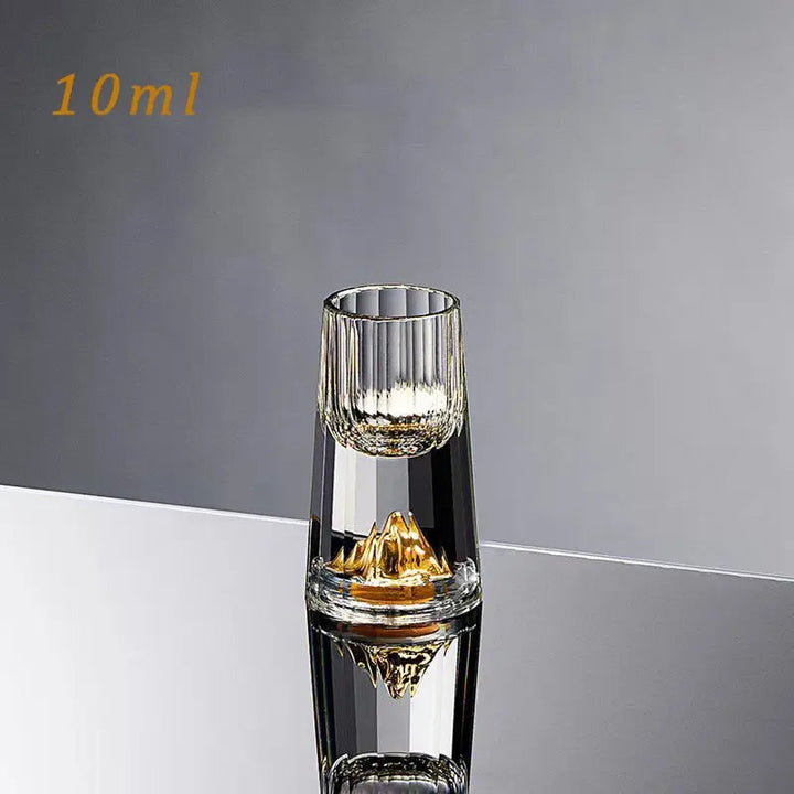 Luxe kristallen whiskeyglas, elegant design voor een rijke drankervaring.