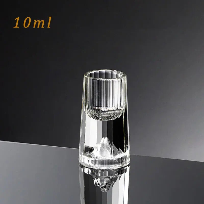 Luxe kristallen whiskeyglas, elegant design voor een rijke drankervaring.