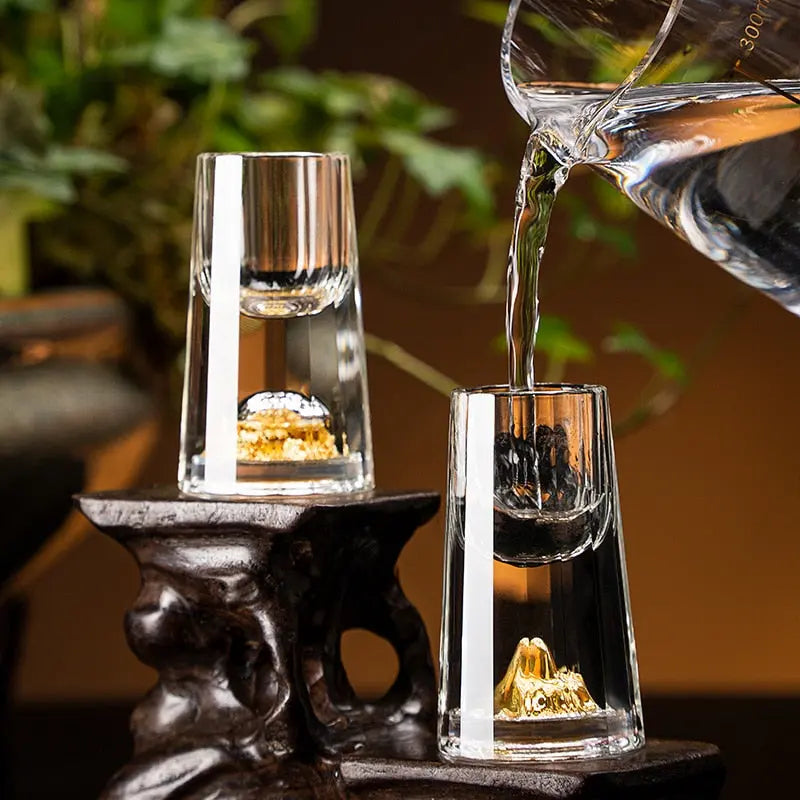 Luxe kristallen whiskeyglas, elegant design voor een rijke drankervaring.