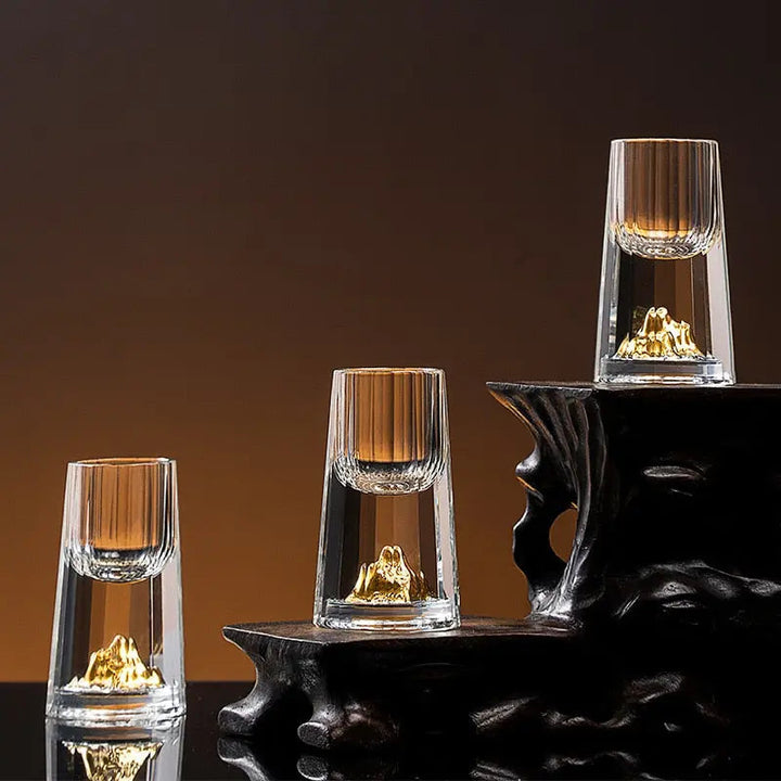 Luxe kristallen whiskeyglas, elegant design voor een rijke drankervaring.