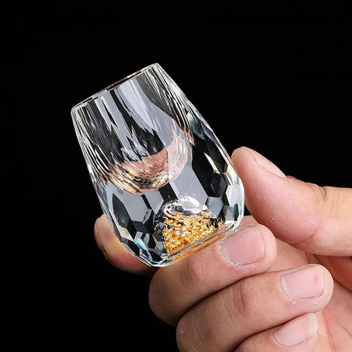 Luxe kristallen whiskeyglas, elegant design voor een rijke drankervaring.