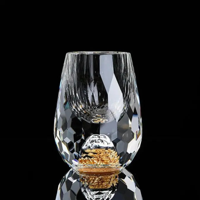 Luxe kristallen whiskeyglas, elegant design voor een rijke drankervaring.