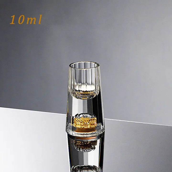 Luxe kristallen whiskeyglas, elegant design voor een rijke drankervaring.