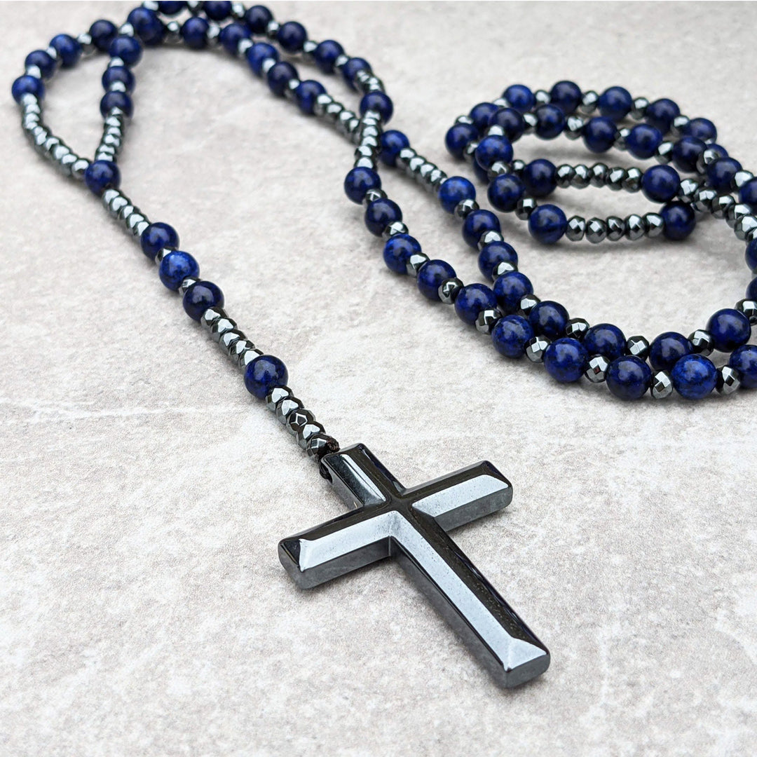 Uniek mannen sieraad: rozenkrans met lapis lazuli en tijgeroog edelstenen, inclusief kruis.