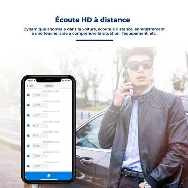 Mini GPS tracker in hand, illustreert het compacte formaat voor discrete locatiebepaling.
