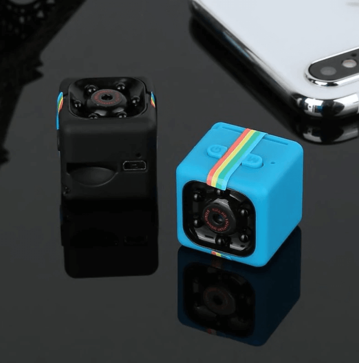 Compacte mini bewakingscamera met 1080p HD en nachtzicht voor discrete opnames overdag en 's nachts.