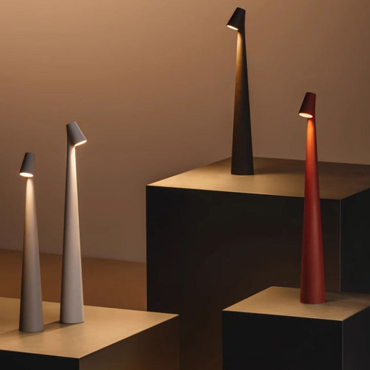 Slanke NordicLite draadloze LED sfeerlamp met minimalistisch design, dimbaar en draagbaar voor binnen.