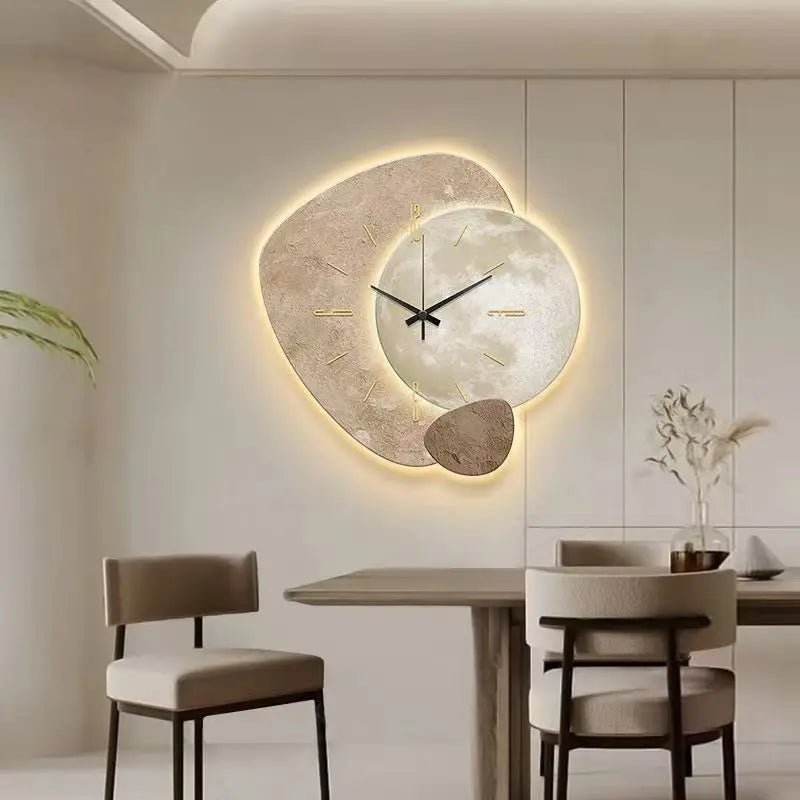 Tijdloze Scandinavische wandklok met stil uurwerk. Perfect voor een moderne interieurdecoratie.