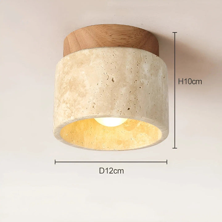 Minimalistische travertin plafondlamp van natuursteen en hout, ideaal voor warme, harmonieuze kamerverlichting.