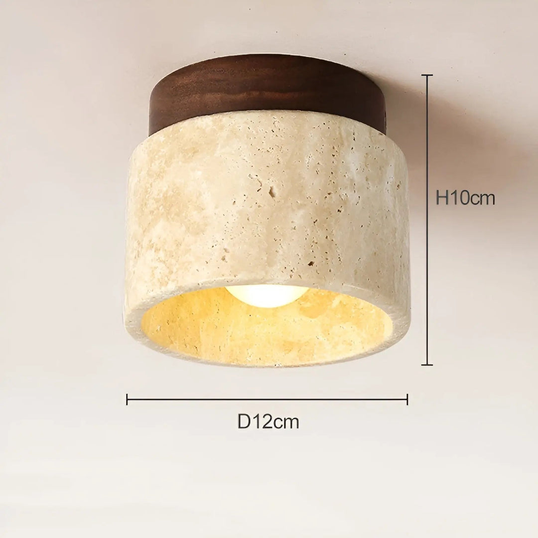 Minimalistische travertin plafondlamp van natuursteen en hout, ideaal voor warme, harmonieuze kamerverlichting.