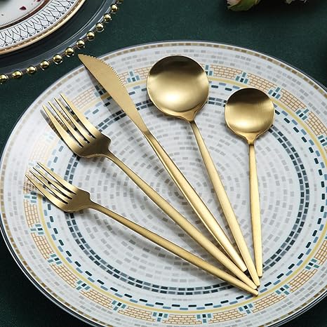 Minimalistisch roestvrijstalen bestekset met elegant ontwerp, modern en stijlvol voor elke eettafel.