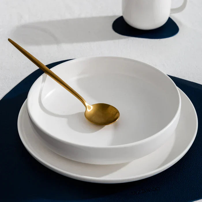 Minimalistisch roestvrijstalen bestekset met elegant ontwerp, modern en stijlvol voor elke eettafel.