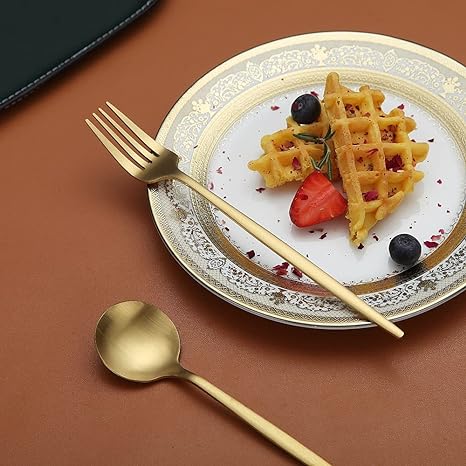 Minimalistisch roestvrijstalen bestekset met elegant ontwerp, modern en stijlvol voor elke eettafel.