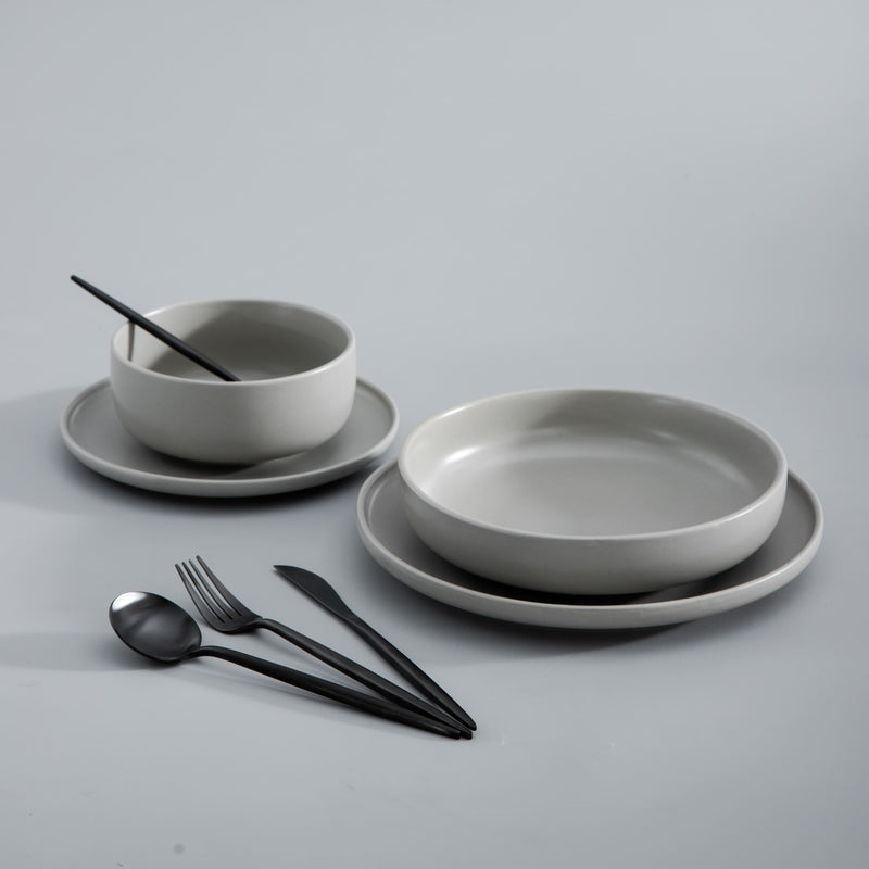 Minimalistisch roestvrijstalen bestekset met elegant ontwerp, modern en stijlvol voor elke eettafel.