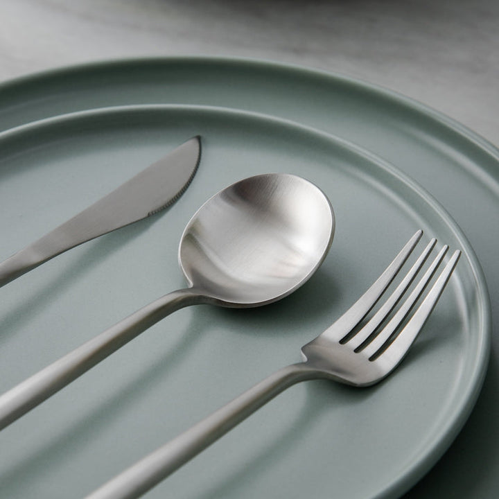 "Minimalistisches Edelstahl Besteck Set in elegantem Design, modern und stilvoll für jeden Esstisch."