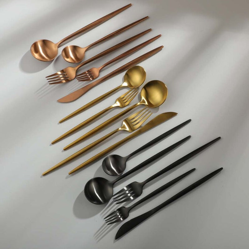 "Minimalistisches Edelstahl Besteck Set in elegantem Design, modern und stilvoll für jeden Esstisch."